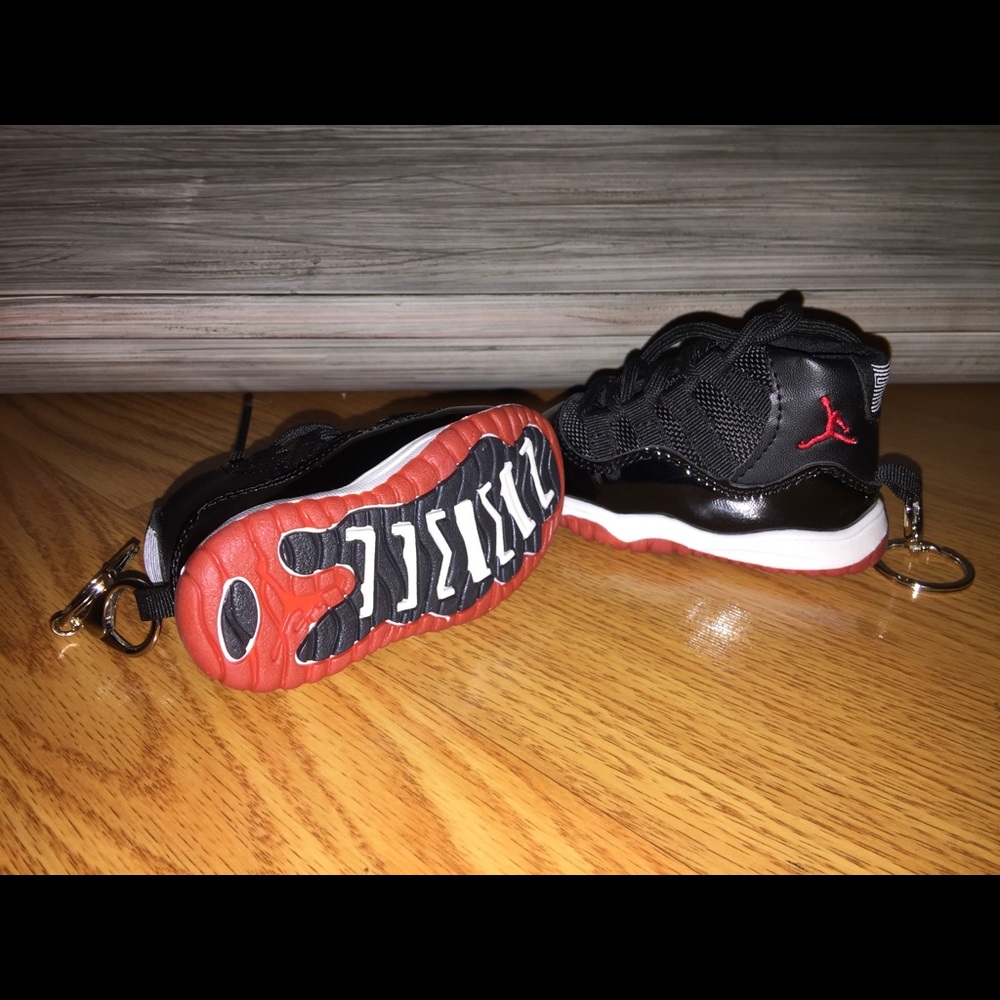 Jordan 11 - Picture 2 of 3